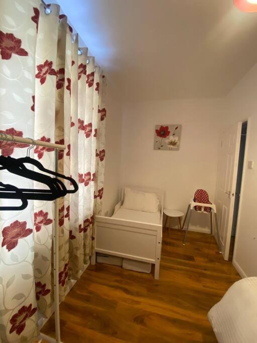 5 Bedroom House Near Cardiff City. Bagian luar foto