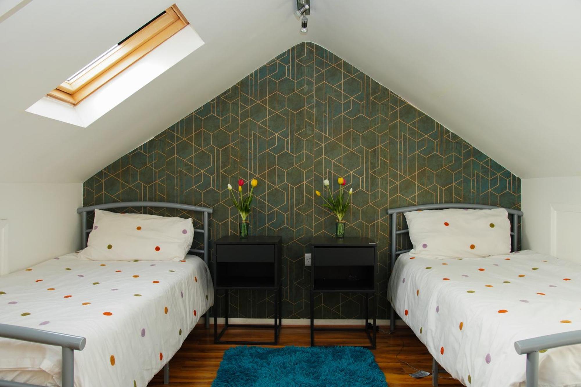 5 Bedroom House Near Cardiff City. Bagian luar foto