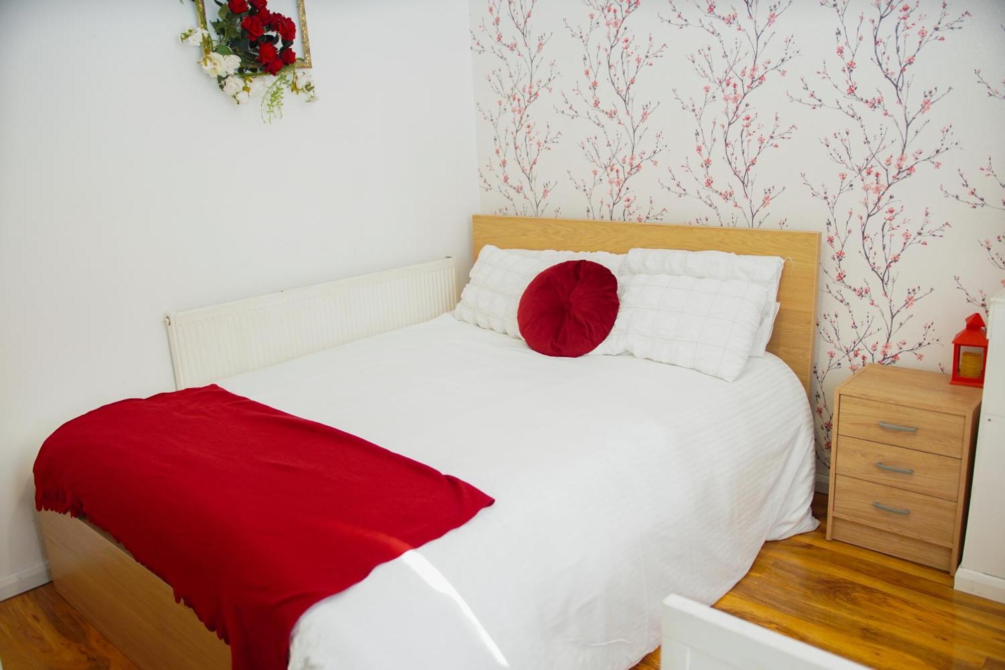 5 Bedroom House Near Cardiff City. Bagian luar foto