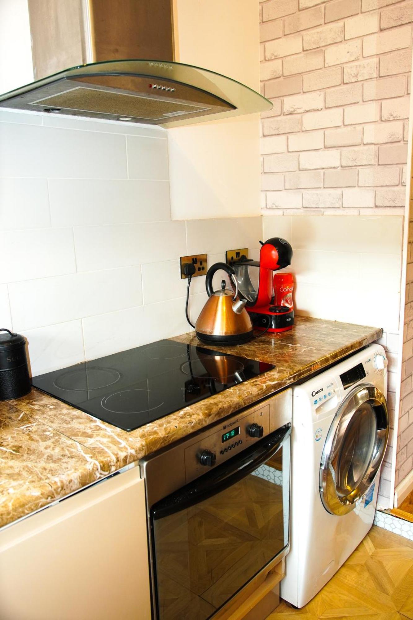 5 Bedroom House Near Cardiff City. Bagian luar foto