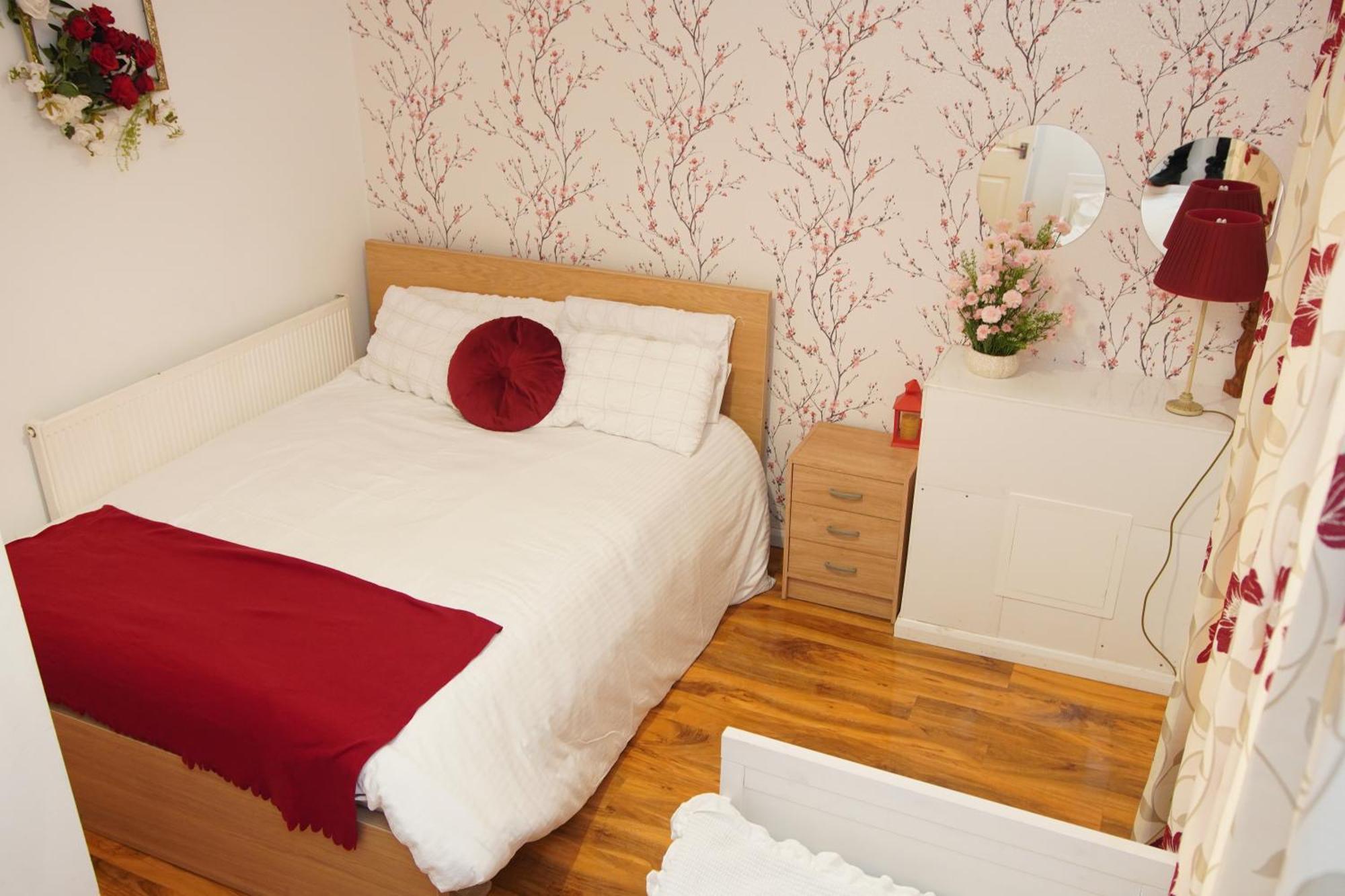 5 Bedroom House Near Cardiff City. Bagian luar foto